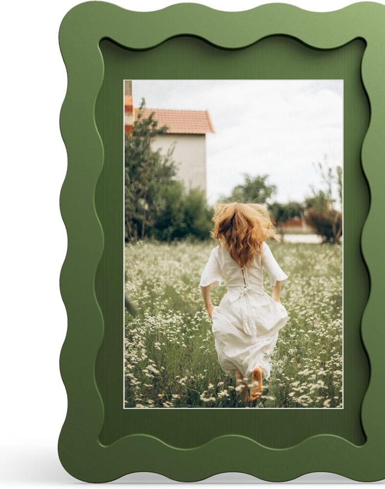 4x6 Picture Frame with Mat for 3.5x5, Wavy Edge Wooden Real Glass Photo Frame for Tabletop and Wall Hanging, Green, 1 Pack